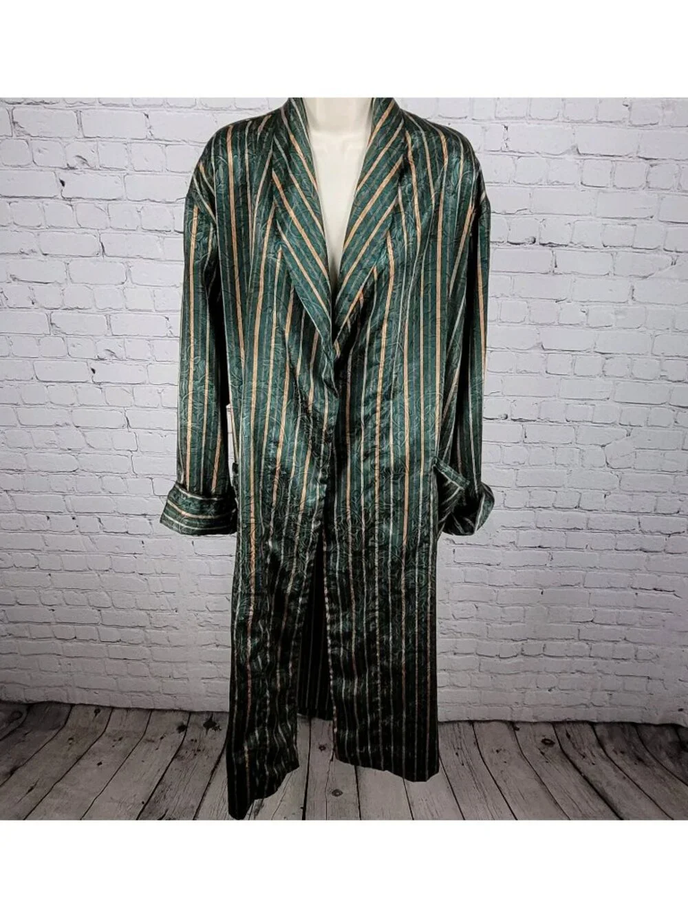 Victoria's Secret Green Satin Lightweight Pockets Long Sleeve Robe Size XS/S